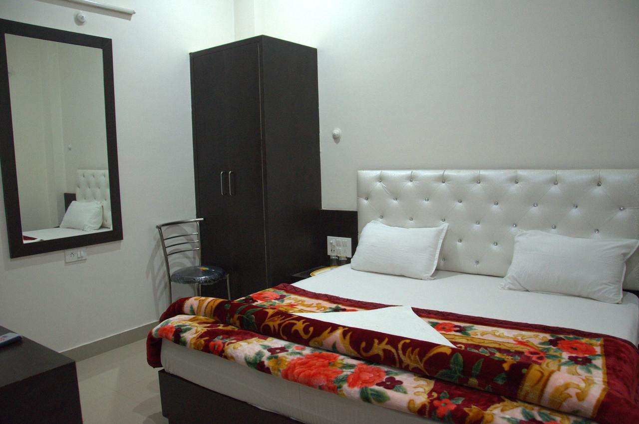 Hotel Mahabir Inn 마투라 외부 사진